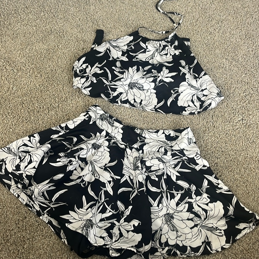Two Piece Set Size Small - image 1